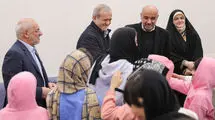 دیدارپزشکیان با جمعی از کودکان بی‌سرپرست و بدسرپرست در مجتمع «خانه دختران ایران»