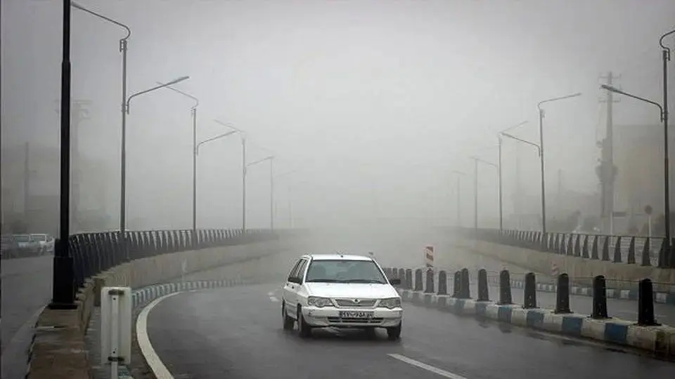 هشدار قرمز؛ مه غلیظ دید رانندگان خوزستان را کور می‌کند