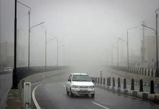 هشدار قرمز؛ مه غلیظ دید رانندگان خوزستان را کور می‌کند