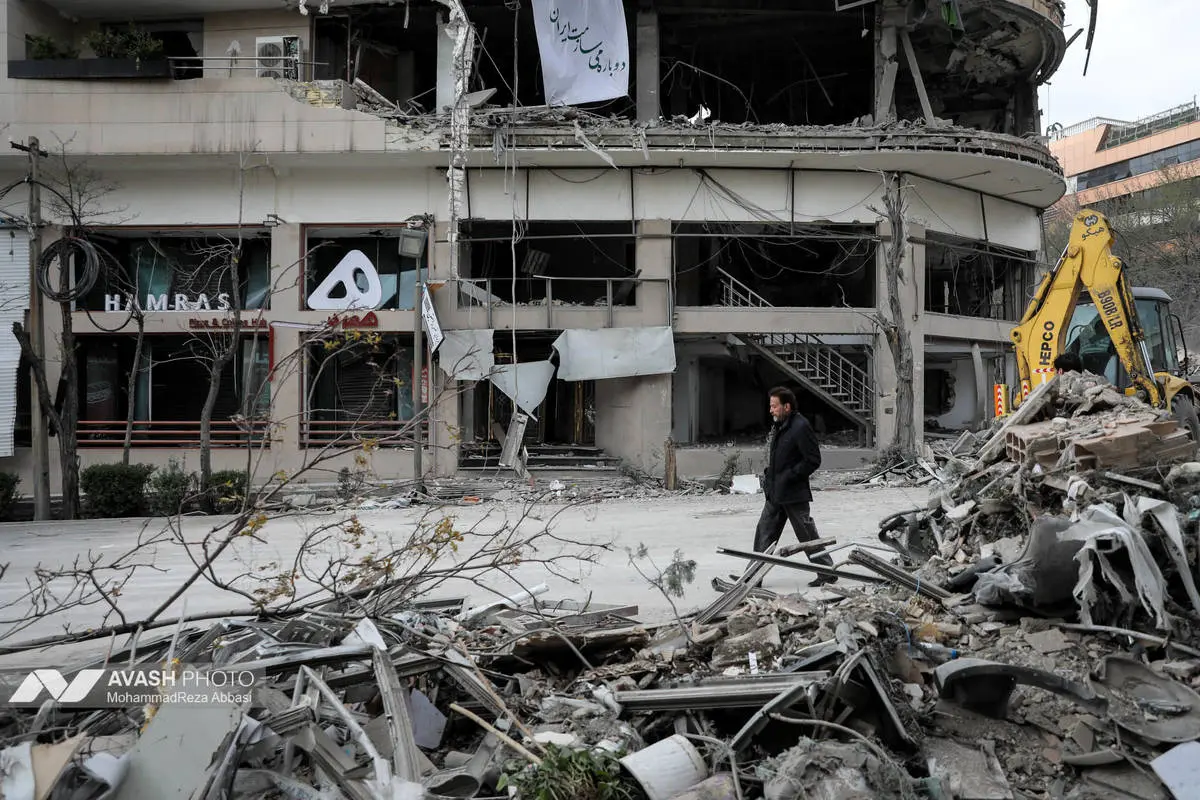 قیمت نفت از ۱۱۳ دلار عبور کرد/ حمله هوایی سنگین به اصفهان/ دلیل قطع موقت برق در برخی مناطق شرق تهران برخورد ترکش با تأسیسات ورودی یکی از پست‌ها+ فیلم و عکس