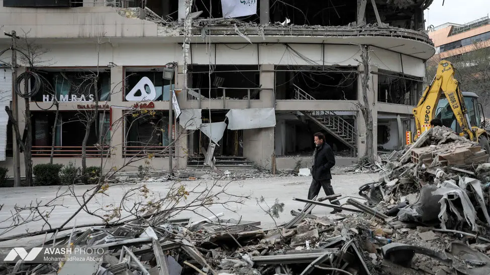 شهادت سه نفر در حمله به حسینیه اعظم زنجان و تهاجم نظامی به کردستان/ حمله به تاسیسات تولید آب‌وبرق قشم/ حمله لفظی دوباره ترامپ به کشورهای اروپایی + فیلم و عکس