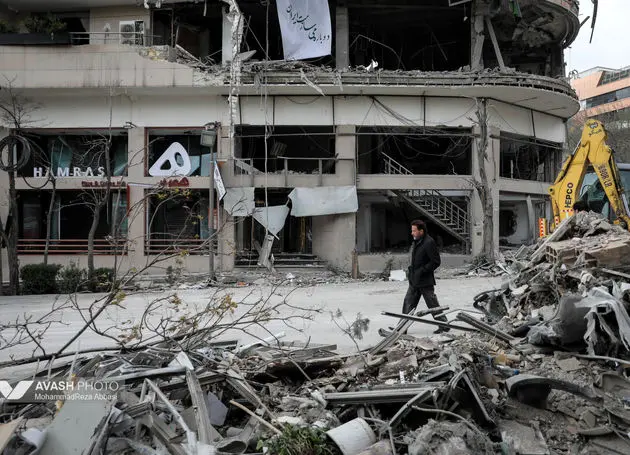 قیمت نفت از ۱۱۳ دلار عبور کرد/ حمله هوایی سنگین به اصفهان/ دلیل قطع موقت برق در برخی مناطق شرق تهران برخورد ترکش با تأسیسات ورودی یکی از پست‌ها+ فیلم و عکس