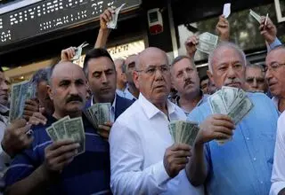 قیمت یورو و سایر ارزها اعلام شد؛ دلار  ۱۱۸ هزار و ۱۲۰ تومان فروخته شد 
