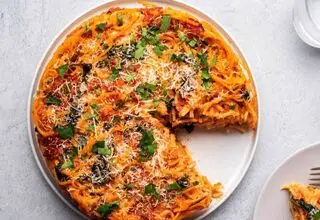  طرز تهیه پیتزا ماکارانی؛ یک ترکیب هیجان‌انگیز 