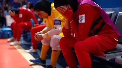 یک لبخند، سپس اشک و اشک و اشک