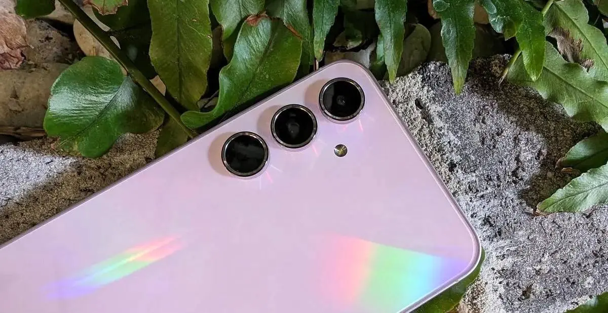 قیمت گوشی های سامسونگ امروز ۱۵ آذر ۱۴۰۴ | Galaxy A55 چقدر گران شد؟