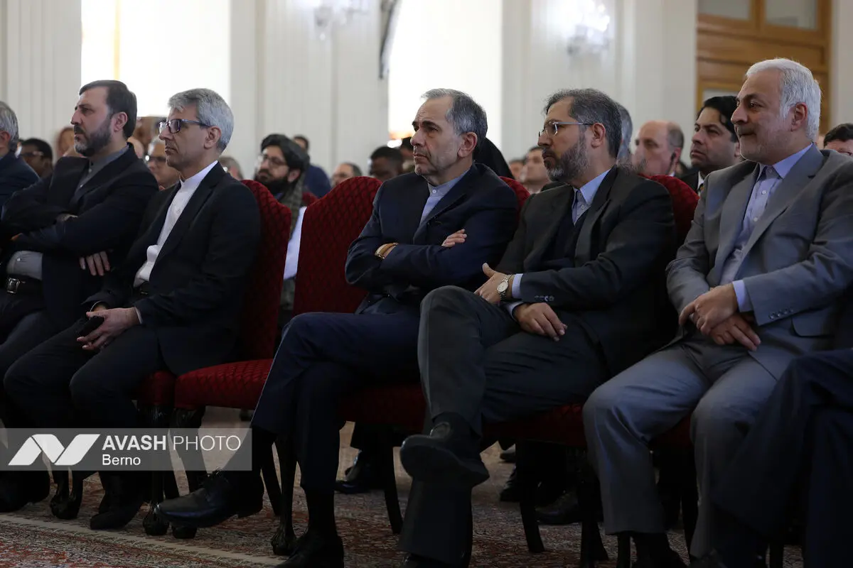 نشست وزیر امور خارجه با سفرا و روسای نمایندگی‌های خارجی مقیم تهران