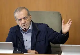 تقلای مافیا بیهوده‌ست؛ پزشکیان بیدار است