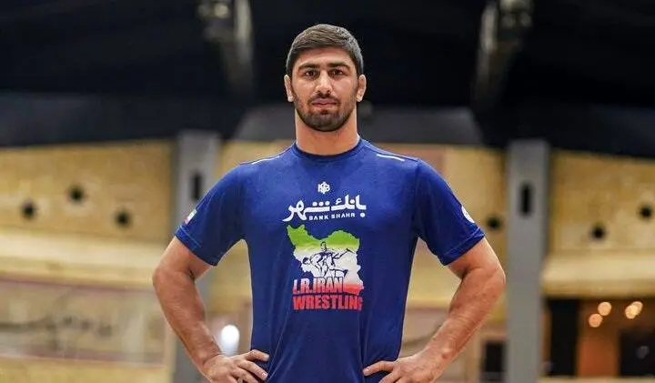مدال طلا بر گردن احمد بذری