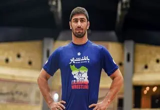 مدال طلا بر گردن احمد بذری