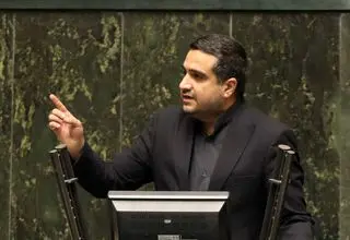 نظر رهبری نسبت به اصلاح است نه سؤال از رئیس‌جمهور 