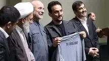 پیراهن تیم ملی کشتی به قالیباف اهدا شد
