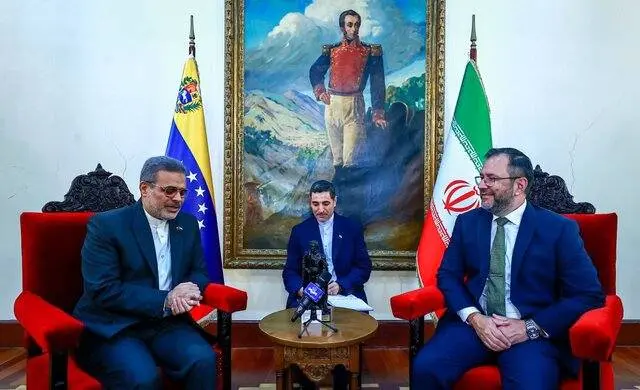 برگزاری مراسم تحویل کپی استوارنامهها میان سفیر ایران و دولت ونزوئلا