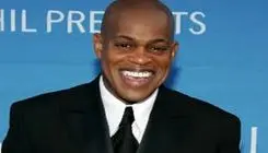 قتل خواننده مشهور با ضربات چاقو +عکس