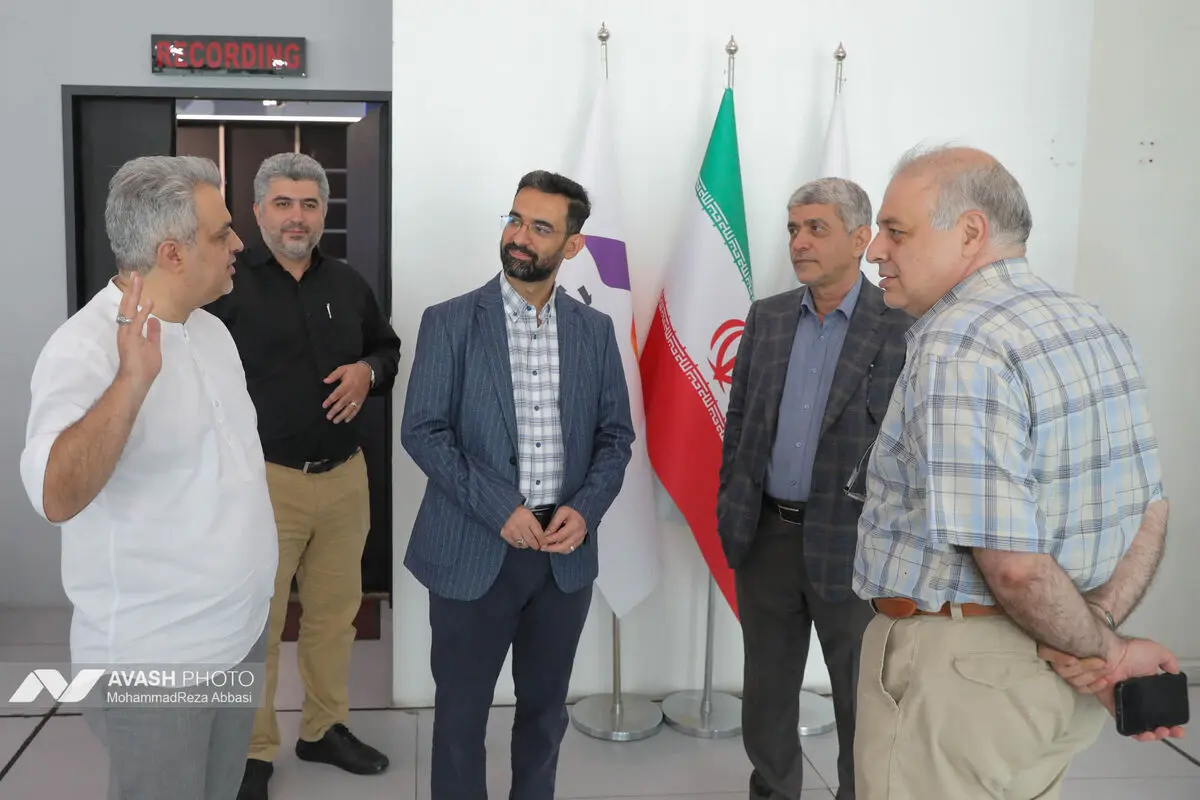 بازدید علی طیب نیا و محمد جواد آذری جهرمی از تحریریه آوش به مناسبت روز خبرنگار