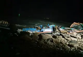۱۲ فروند لنج در اسکله پُزم کنارک در اثر طوفان خسارت دیدند