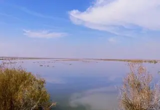 سرریز تالاب سولدوز نقده پس از ۱۵ سال/ آب مازاد راهی دریاچه ارومیه شد