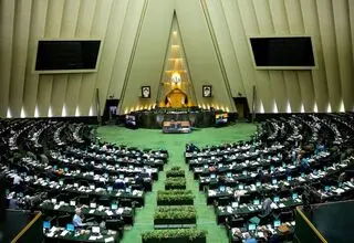 نمایندگان مجلس خواستار اهدای نشان خدمت به علیرضا دبیر شدند