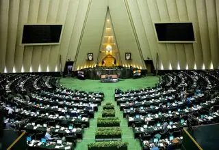 نمایندگان مجلس خواستار اهدای نشان خدمت به علیرضا دبیر شدند