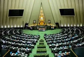 نمایندگان مجلس خواستار اهدای نشان خدمت به علیرضا دبیر شدند