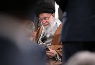 روایت‌هایی از «آقای متواضع فرهنگ» برای ایران/ نگاه فرهنگی رهبر شهید از پاسداری میراث ایران تا تکریم اهل قلم و هنر