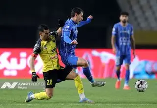 بازی استقلال و تراکتور تأخیر خورد!