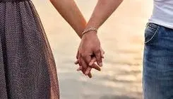 وقتی دست کسی که دوستش دارید را می گیرید چه اتفاقی می افتد؟