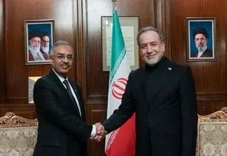 دیدار دبیرکل سازمان دی ۸ با وزیر امور خارجه ایران