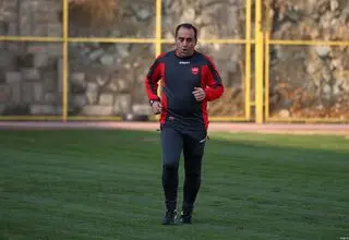 پرسپولیس باید تصمیماتش را حرفه‌ای‌تر بگیرد/ تغییرات پیاپی آرامش تیم را از بین برد