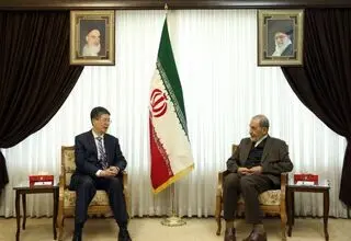 مشاور مقام معظم رهبری با سفیر چین دیدار کرد