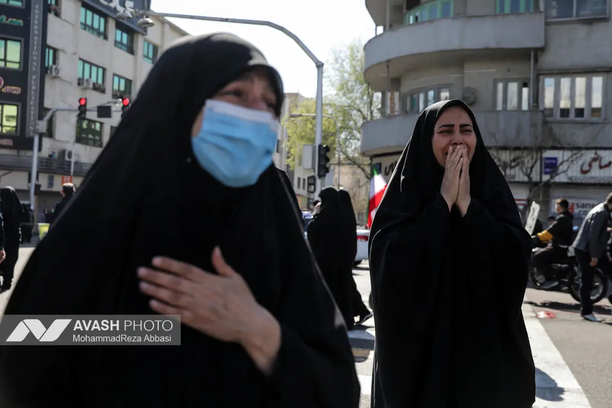 تجمع سوگواران رهبر شهید انقلاب در میدان انقلاب تهران