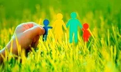 ۷ نشانه والدین هلیکوپتری