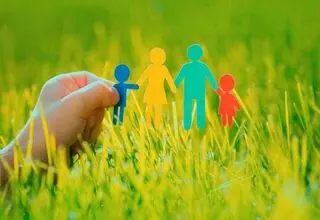 ۷ نشانه والدین هلیکوپتری