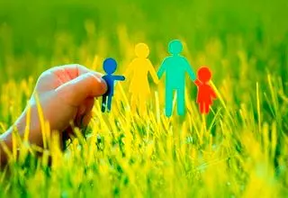 ۷ نشانه والدین هلیکوپتری