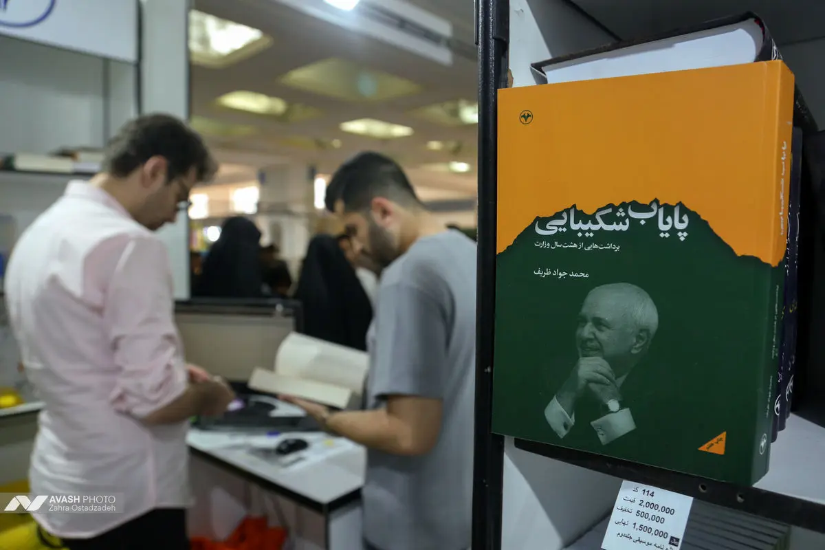 میهمان غرفه انتشارات اطلاعات در سی و ششمین نمایشگاه بین المللی کتاب