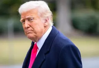 تصاویر زنی که وقتی نگاهش به ترامپ می‌افتد چشمانش حالت عجیبی پیدا می‌کند