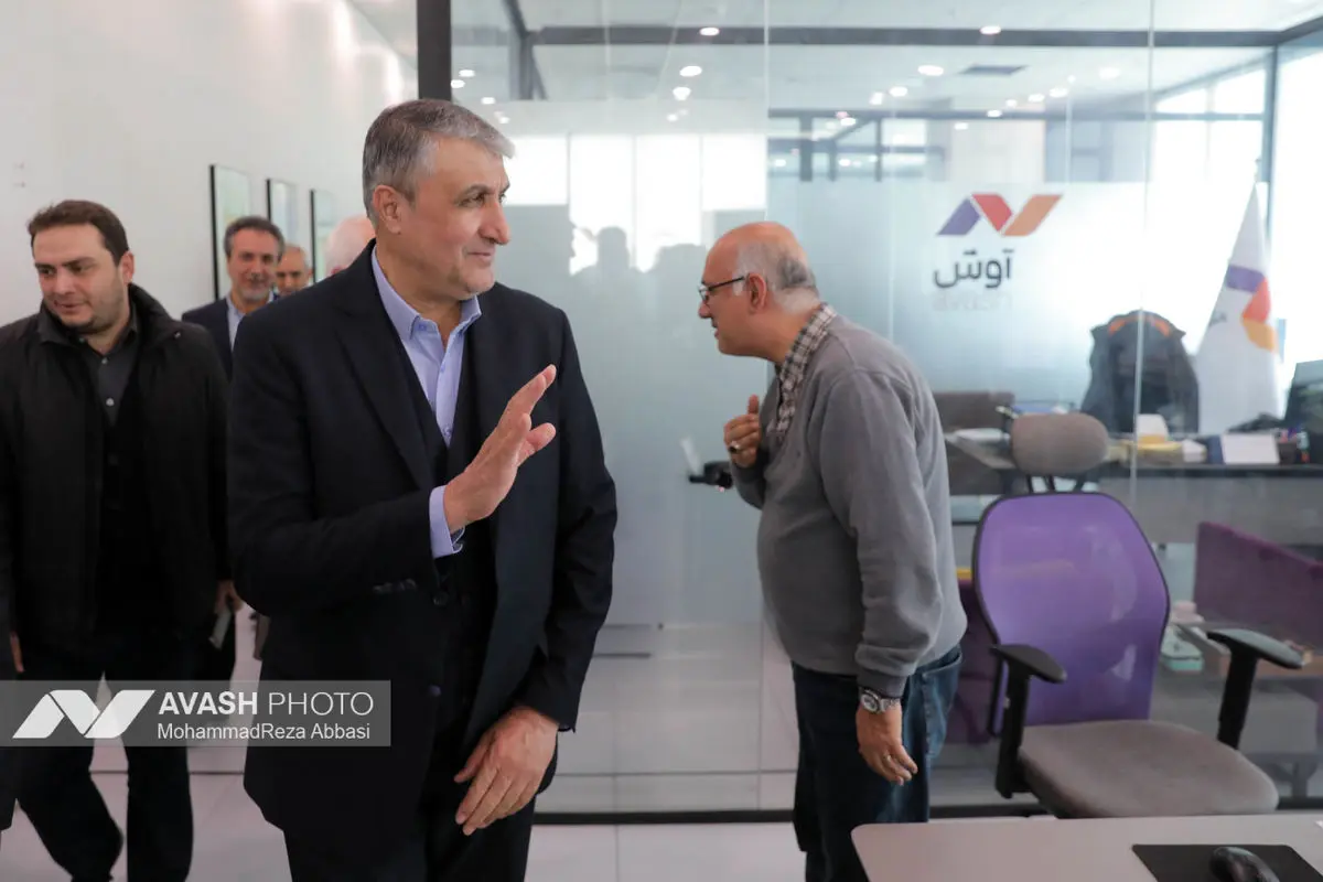 بازدید محمد اسلامی رئیس سازمان انرژی اتمی از تحریریه آوش