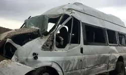 واژگونی مینی‌بوس حامل کارگران