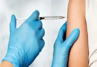 آغاز واکسیناسیون با واکسن پنج‌گانه ایرانی از فردا