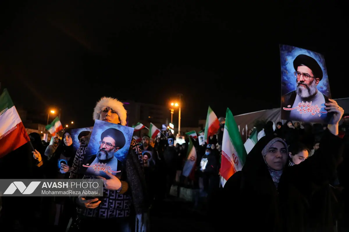هفتمین شب تجمع مردم تهران در سوگ رهبر شهید