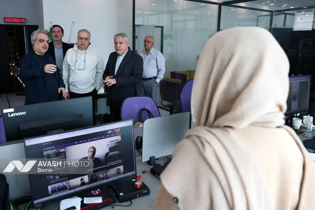 بازدید سیدرضا صالحی امیری از تحریریه آوش