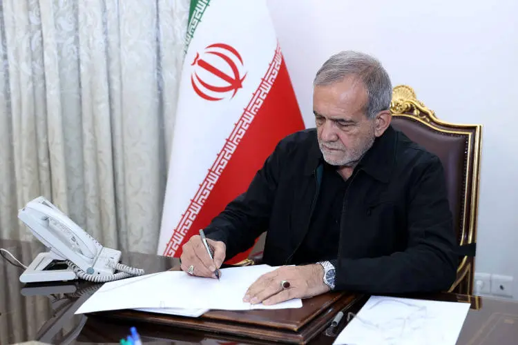پزشکیان درگذشت والده معاون ارتباطات ریاستجمهوری را تسلیت گفت