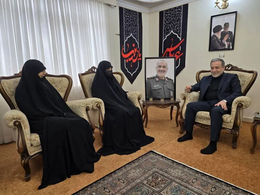 عراقچی به منزل سردار سلامی رفت