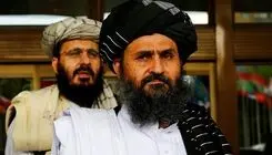 ملا برادر در مراسم تشییع پیکر رهبر شهید شرکت می‌کند