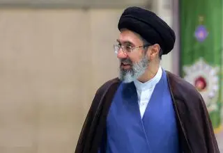 رهبر انقلاب: مصوبات مجلس معطوف به امید آفرینی و آینده کشور باشد