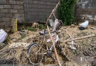 سیل در گلستان باعث تخریب بخشی از جاده و ریل راه‌آهن شد