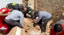 نجات یک کارگر از زیر آوار ساختمان 