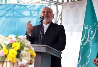 ظریف: نباید به کسی اجازه دهیم که بگوید ایران ضعیف است