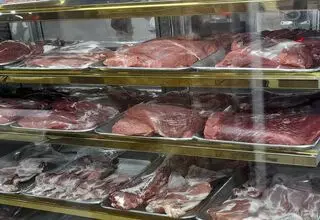 واردات روزانه ۴۰ تا ۵۰ تن گوشت در صورت تضمین ثبات نرخ ارز از سوی بانک مرکزی