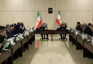 تأکید عارف بر تأمین پایدار کالاهای اساسی و حمایت از تیم مذاکره‌کننده/ تصمیمات جدید ستاد تنظیم بازار